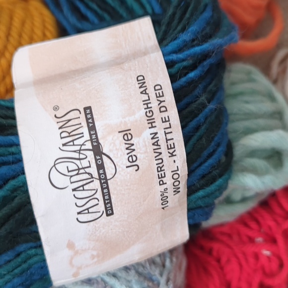 100g Peruvian Wool Skein And Assorted Scrap Yarn Bundle - Picture 4 of 6